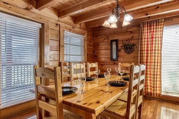 Log Cabin for 16 People in Pigeon Forge, Sevier County, Photo 3
