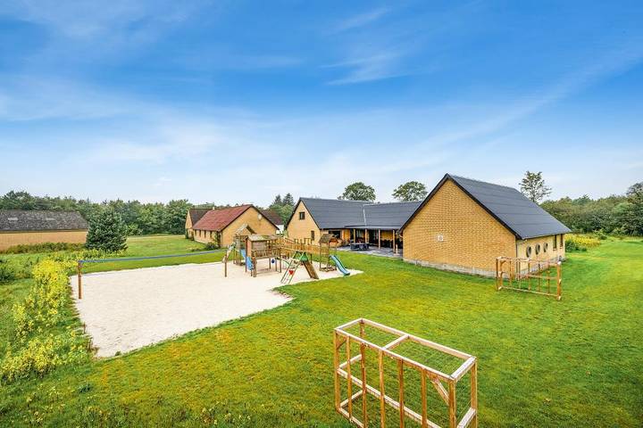 Ferienhaus für 30 Personen, mit Balkon/Terrasse und Whirlpool sowie Pool und Sauna in Guldforhoved