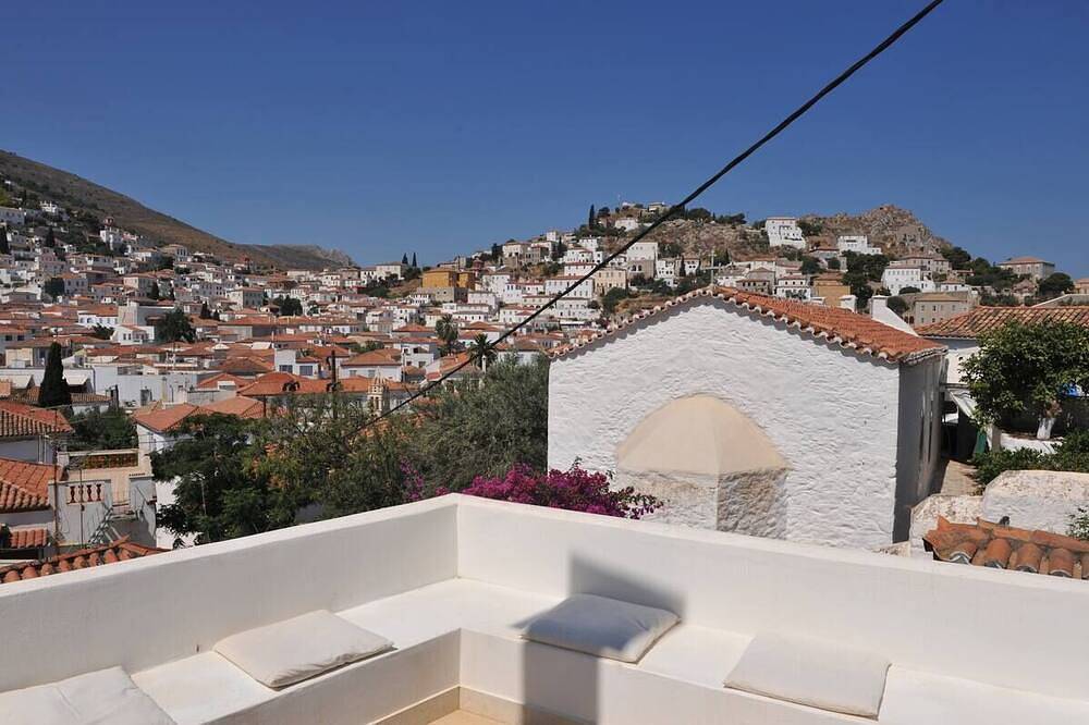 Entire apartment, Dione House by Ghh in Hydra