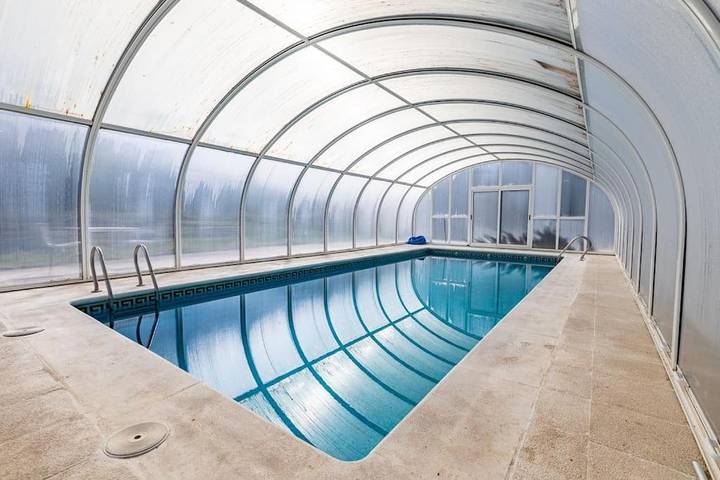 Casa de vacaciones para 16 personas, con terraza además de jardín y piscina, Se admiten mascotas en Comarca de Ávila - 2