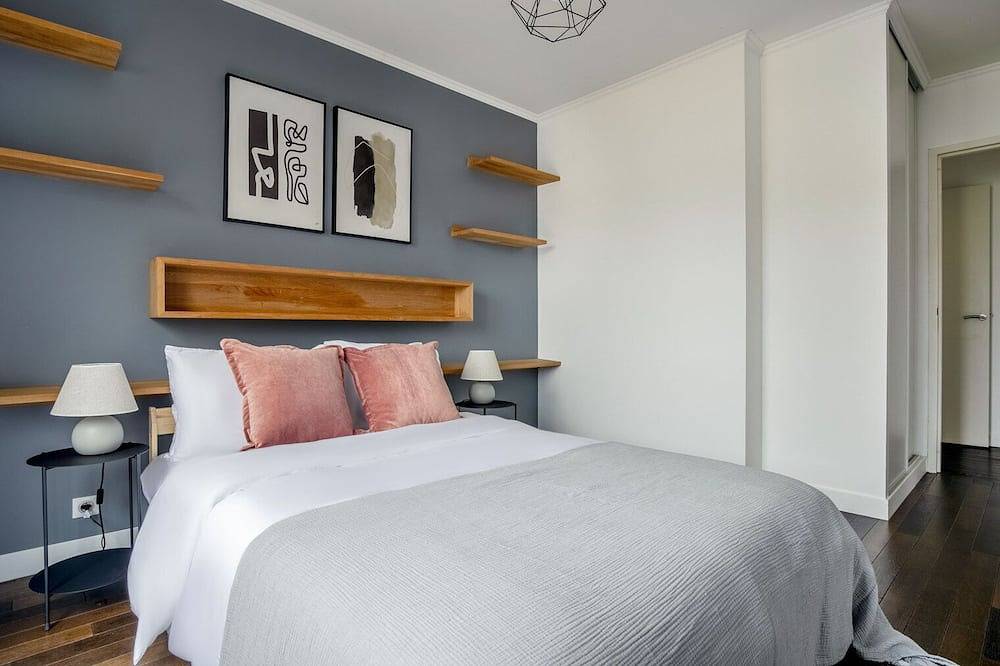 Entire apartment, Blueground | Levallois Perret, balcony, nr offices in Levallois-Perret, Hauts-de-Seine