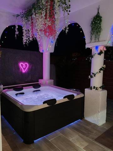 Gîte pour 2 personnes, avec jardin et jacuzzi dans Valence d'Agen