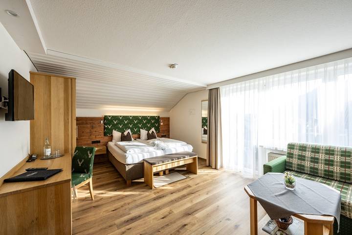 Hôtel pour 4 personnes, avec sauna ainsi que jacuzzi et jardin