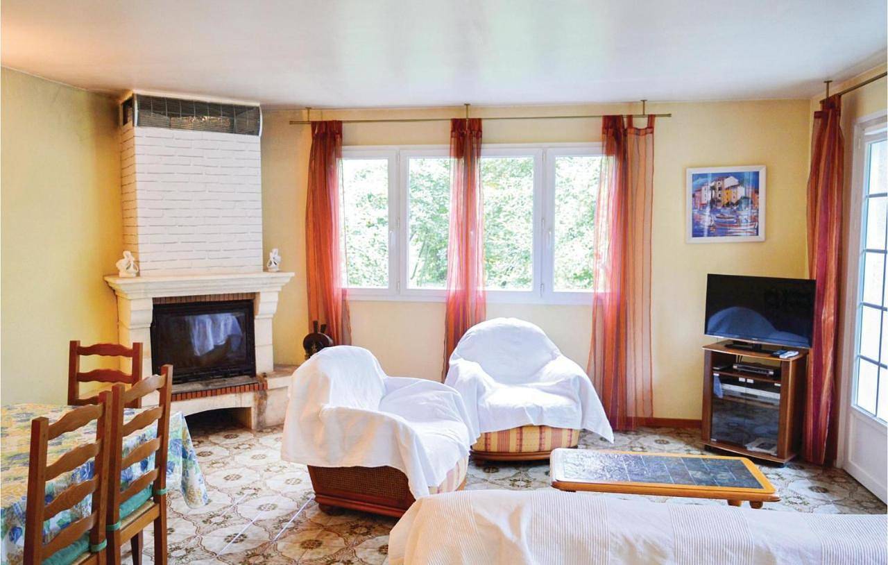Two-Bedroom Holiday Home in Athis, Marne
