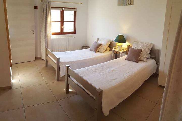 Gîte pour 4 personnes, avec jardin et terrasse à Alleins - 2