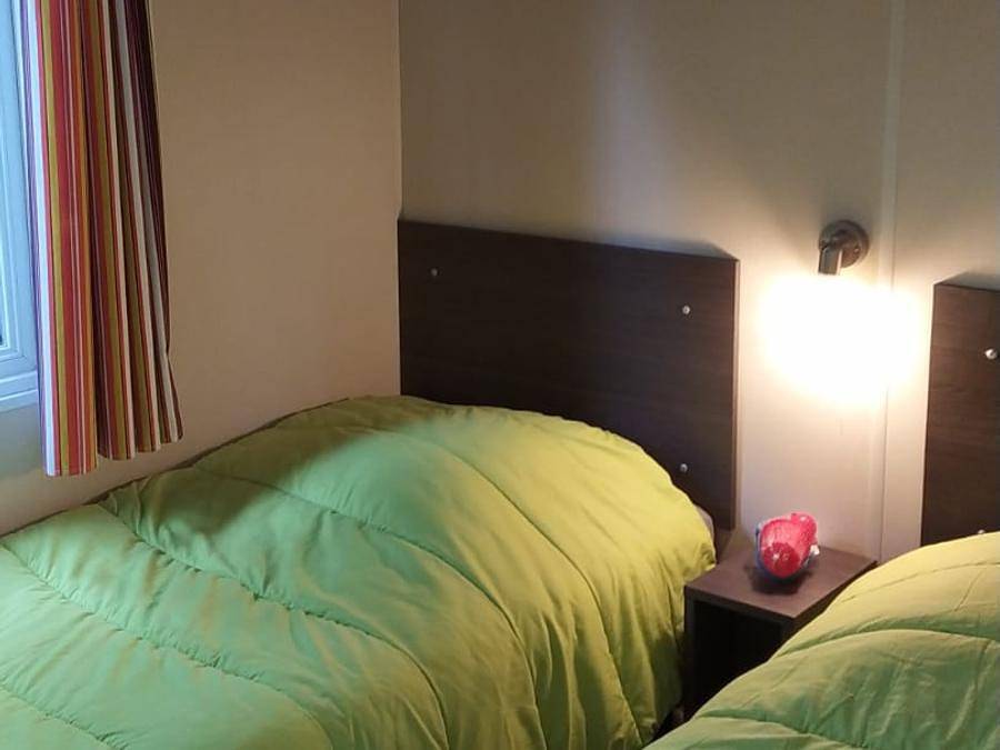 Flower Camping La Rivière - Mobilheim 5 personen - Mobilheim Confort 29m² (2 Zimmer) + Überdachte Terrasse + Klimaanlage in Saint-Maime, Regionaler Naturpark Luberon
