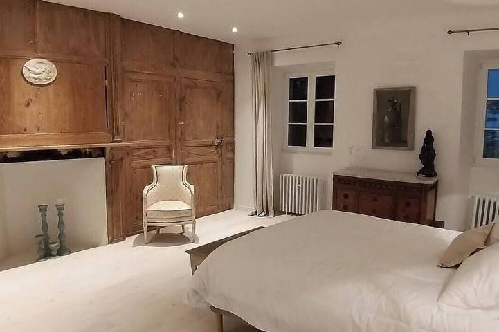 Ehemaliges Pfarrhaus mit Garten in Aubrac in Saint-Urcize, Region Saint-Flour