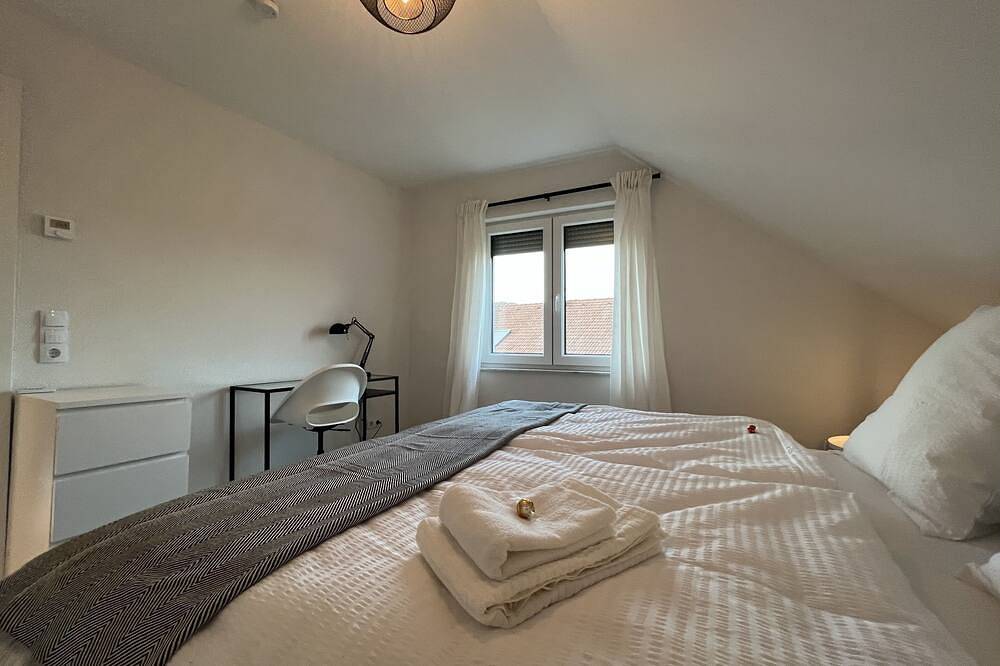 Ganze Wohnung, Blackncozy - Design Appartement mit Boxspringbett und Balkon in Lörrach, Südschwarzwald