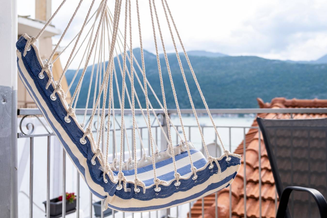 Entire studio, Studio Apartment 'Chakalaka with Sofa Bed 15' with Sea View, Wi-Fi and Air Conditioning in Geni, Greece