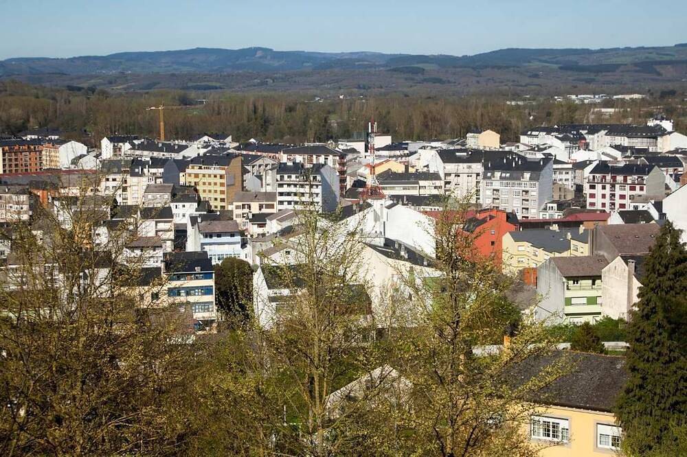Entire apartment, Apartamento Dpvaleria in Sarria, Lugo Province