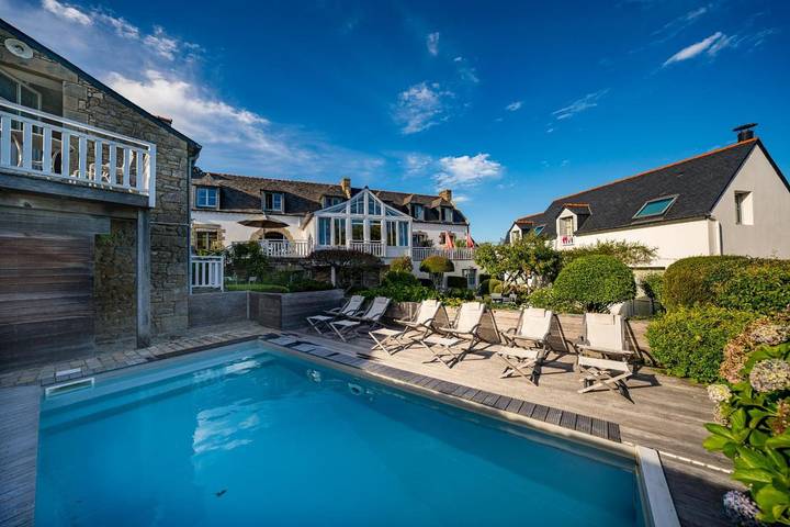Hôtel pour 4 personnes, avec jardin et piscine, animaux acceptés