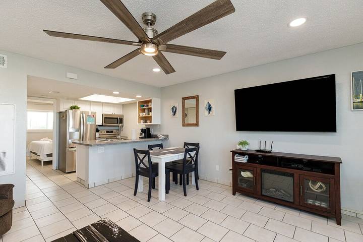 Vacation rental for 4 people, with balcony and pool as well as hot tub in Padre Island