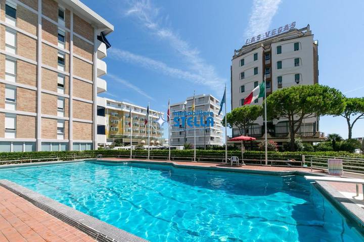 Ferienhaus für 4 Personen, mit Balkon und Pool in Jesolo