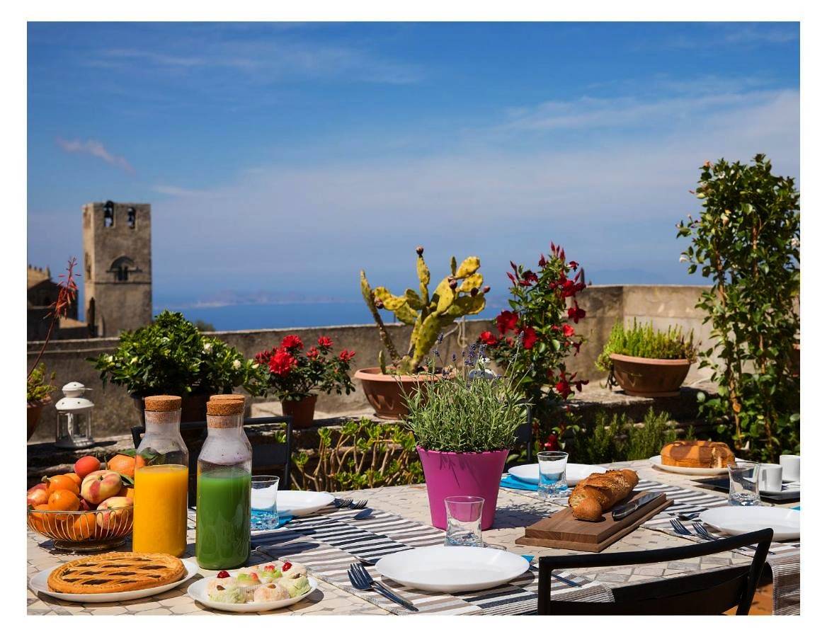 Small Double Room in Erice, Province de Trapani