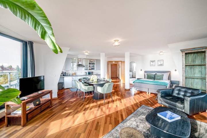 Ferienwohnung für 8 Personen, mit Balkon und Ausblick in Prenzlauer Berg Berlin