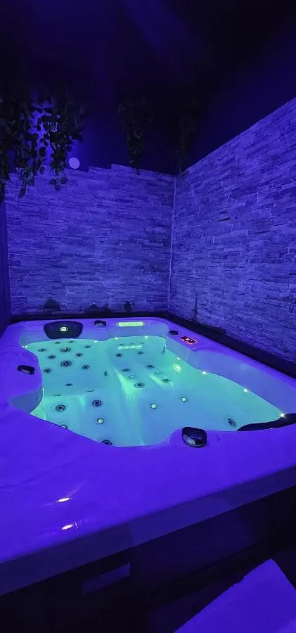 Apartamento de vacaciones para 2 personas, con jardín además de jacuzzi y terraza - 1