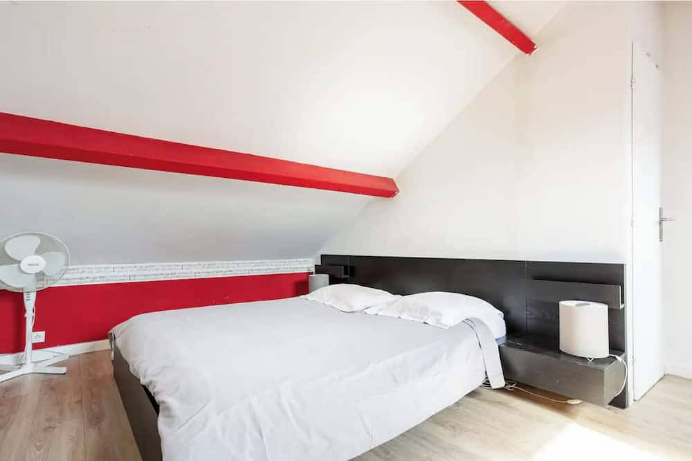 Bright, modern townhouse 20 minutes from central Paris, surrounded by greenery in Maisons-Laffitte, Yvelines