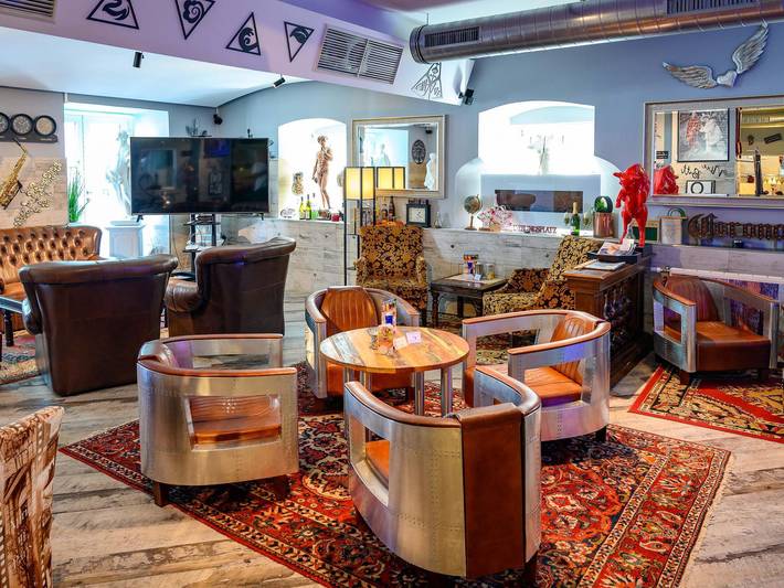Plaza Cafe & Bar - Top 3 Doppelzimmer in Enns, Linz-Wels