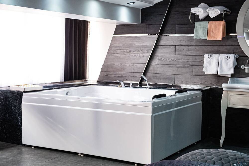 Kara Apart Otel - Luxurious Suite with Private Jacuzzi & Fireplace in Zentralanatolien