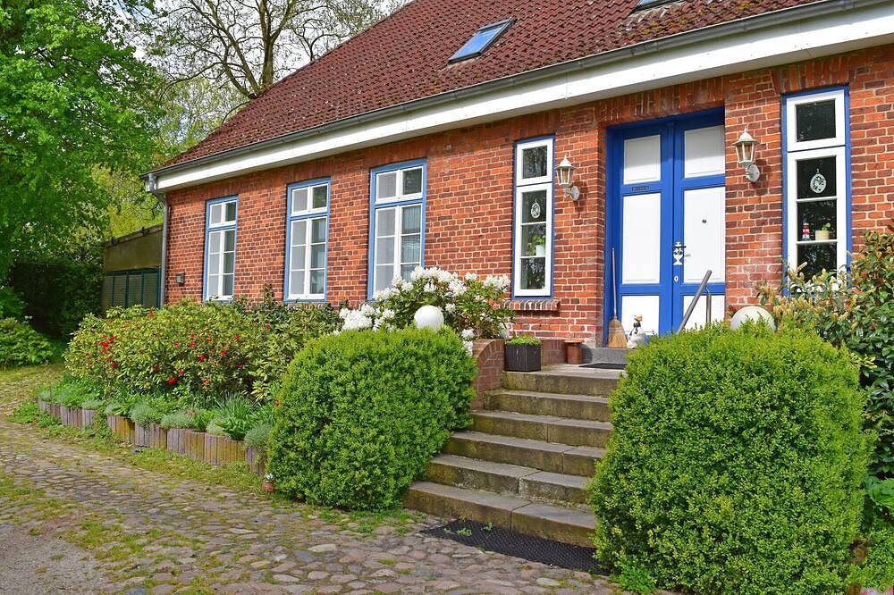 Entire apartment, Ferienwohnung im Gutshaus Schulenbrook in Metelsdorf, North-West Mecklenburg (Wismar region)