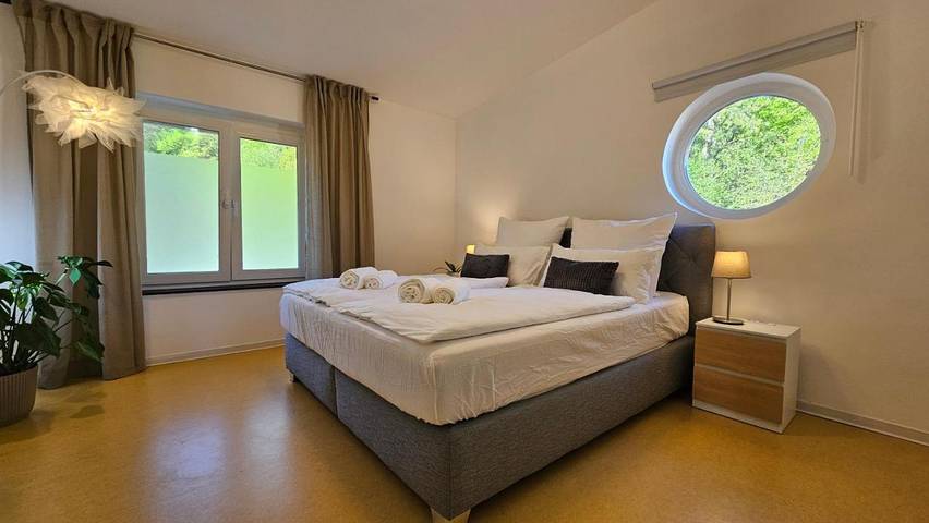 Ferienwohnung für 8 Personen, mit Balkon und Terrasse sowie Ausblick in Hausen (Wied)