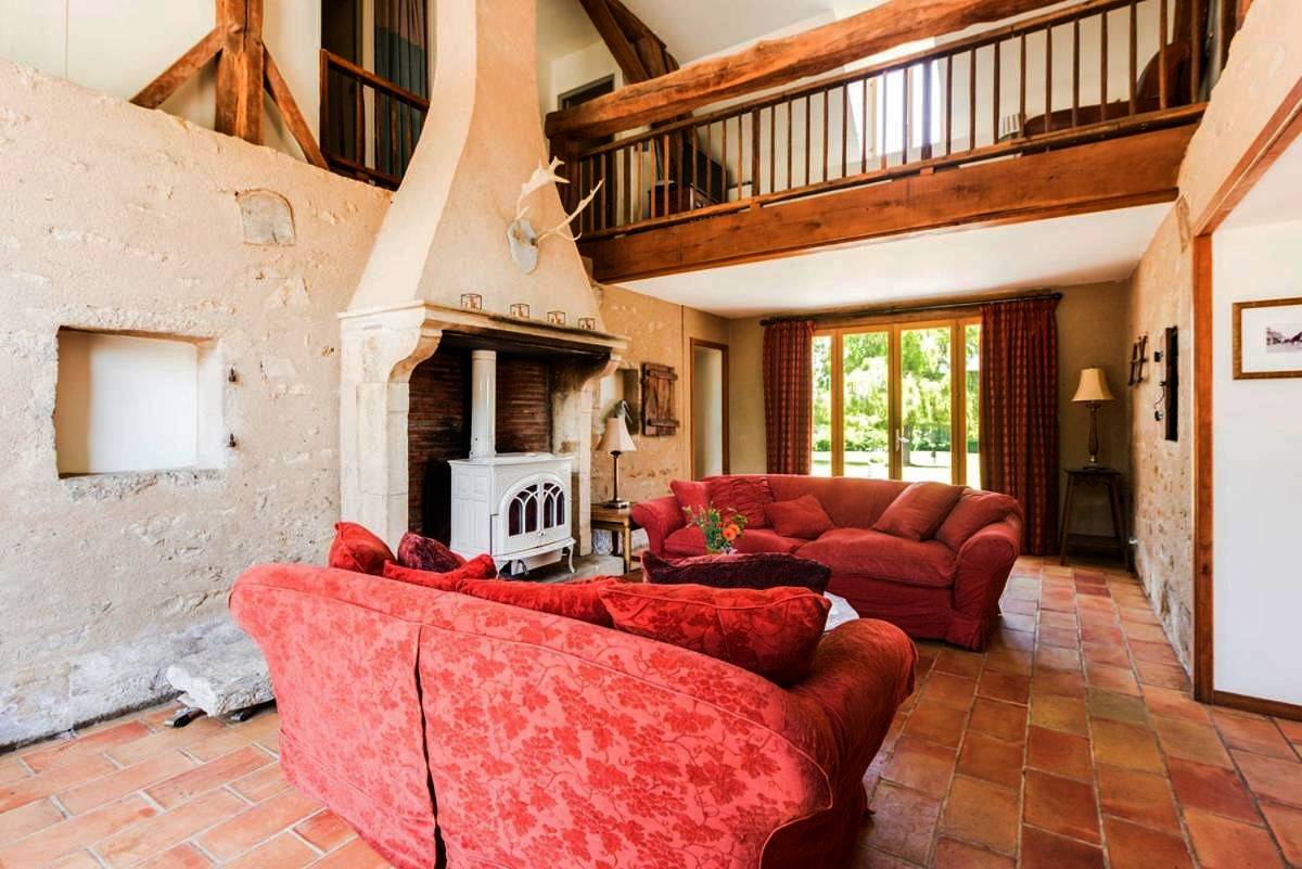 Moulins-Engilbert Villa Sleeps 10 Pool in Moulins-Engilbert, Parc naturel régional du Morvan