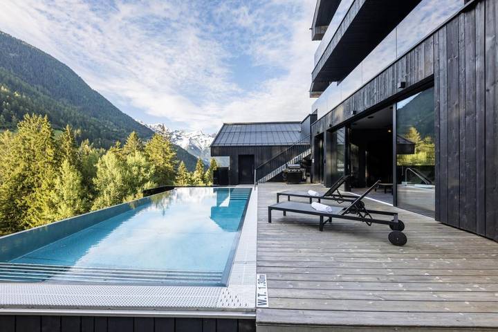 Villa für 6 Personen, mit Balkon und Whirlpool sowie Terrasse und Garten