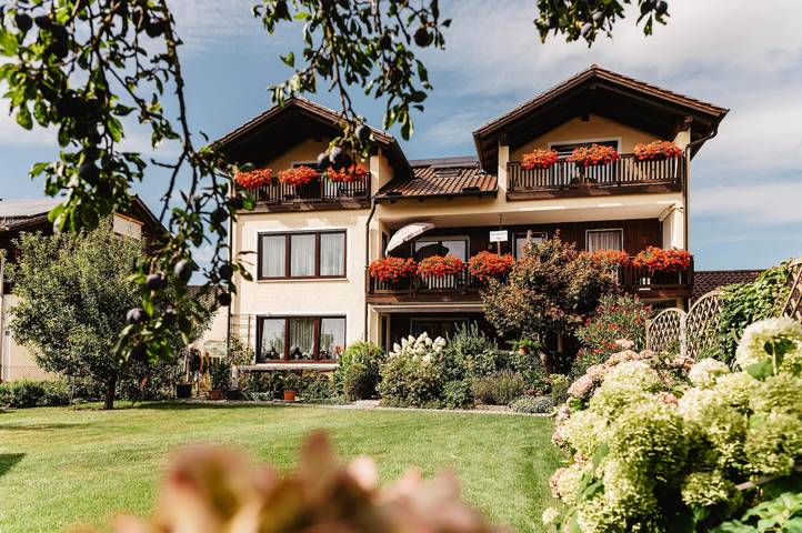 Ferienwohnung, mit Balkon/Terrasse und Terrasse
