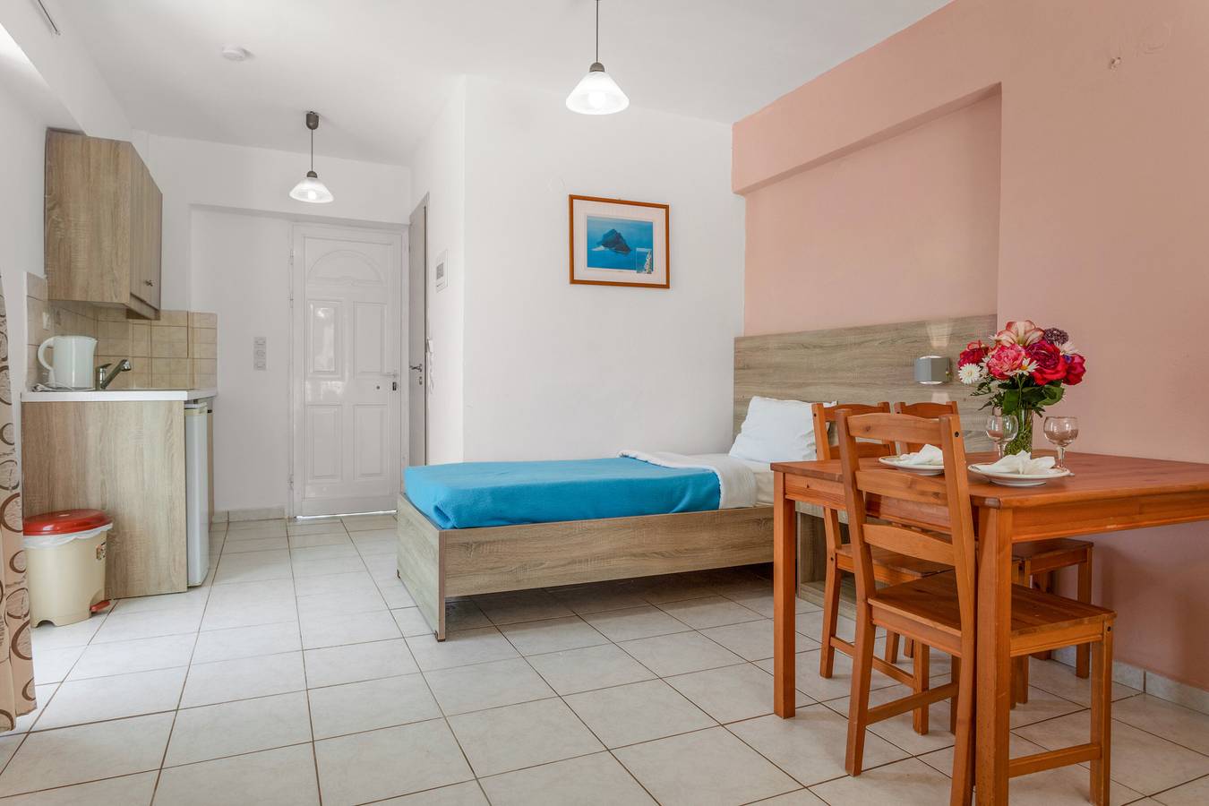Estudio entero, Apartamento estudio 'Familia 1' con piscina compartida, Wi-Fi y aire acondicionado. in Ammoudi, Alykes