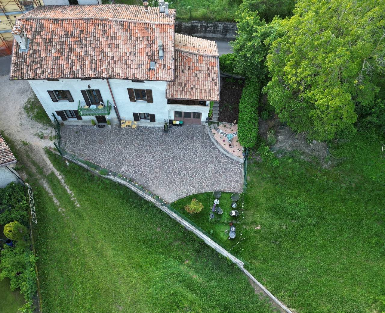 Ganze Wohnung, Ferienhaus 'Puravida 4seasons - Nature Hideaway' mit Bergblick, Terrasse & Wlan in Provaglio Val Sabbia, Gardasee-Berge