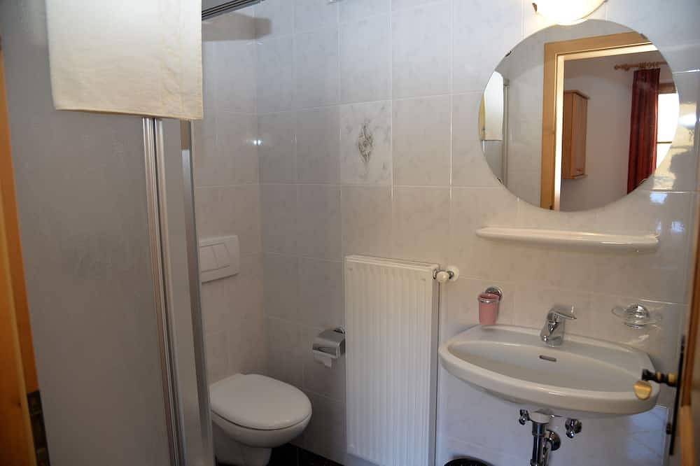 Ganze Wohnung, Vacation apartment \"Dorfblick\" with large balcony, morning sun, quiet location, pure nature in Deutschnofen, Eggental