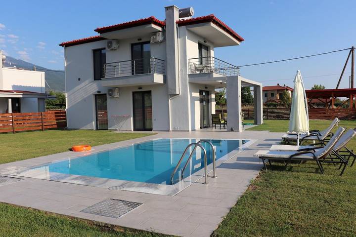 Vacation rental for 5 people, with Balcony and Terrace as well as Yard and Pool in Pieria