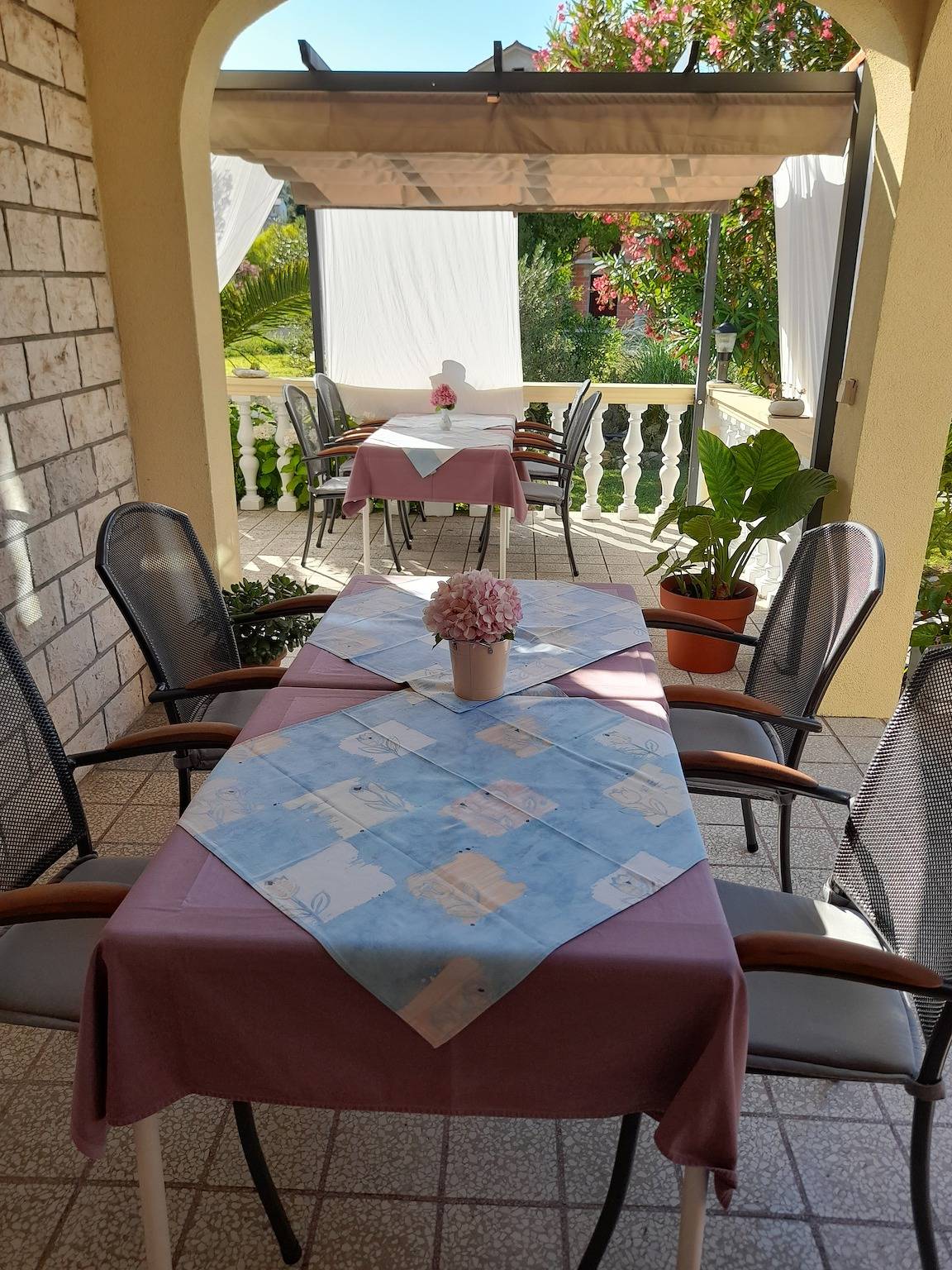 Ganze Wohnung, 2-Zimmer-Ferienwohnung mit Balkon Palit, Rab A-22221-a in Palit, Rab