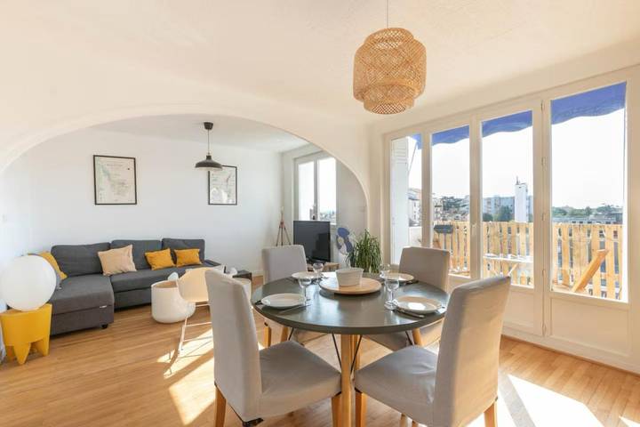 Appartement de vacances pour 6 personnes, avec Balcon ainsi que Terrasse et Vue