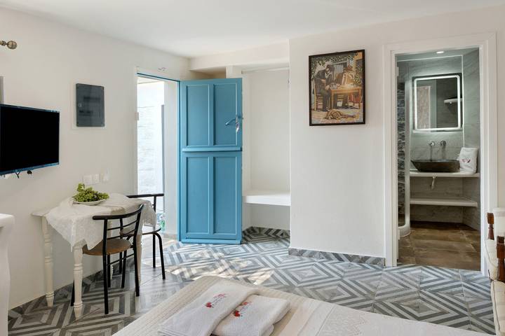 Ganzes Studio, Studio „Politimi N8“ mit Bergblick, Wlan und Klimaanlage in Amorgos