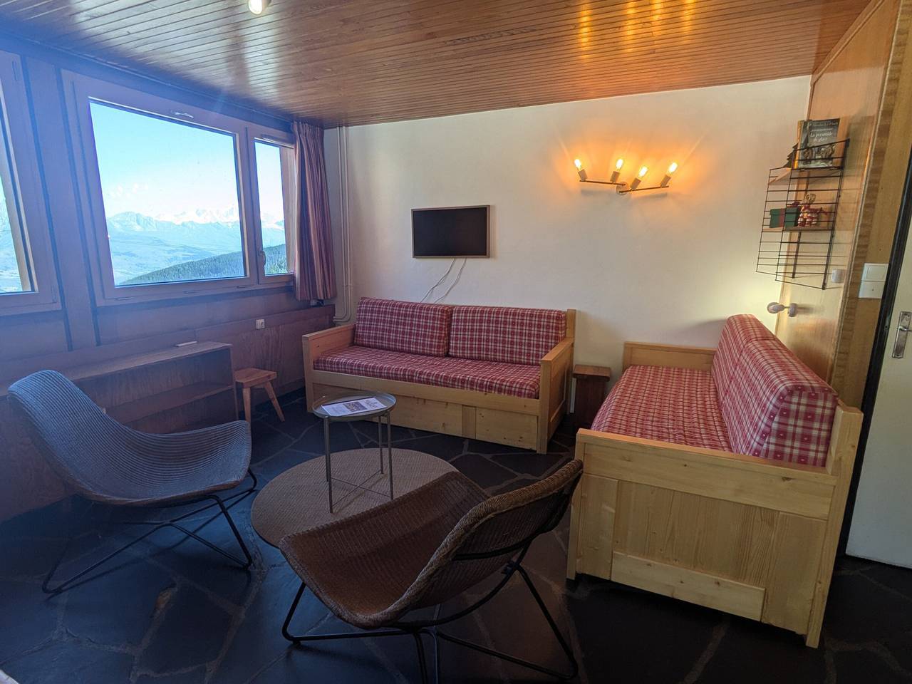 Geheel appartement, Bright 3-room apartment, sleeps 8, near slopes in Plagne Centre, La Plagne-Tarentaise