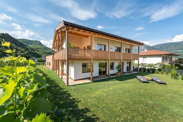 Ferienwohnung für 5 Personen, mit Terrasse und Garten sowie Ausblick