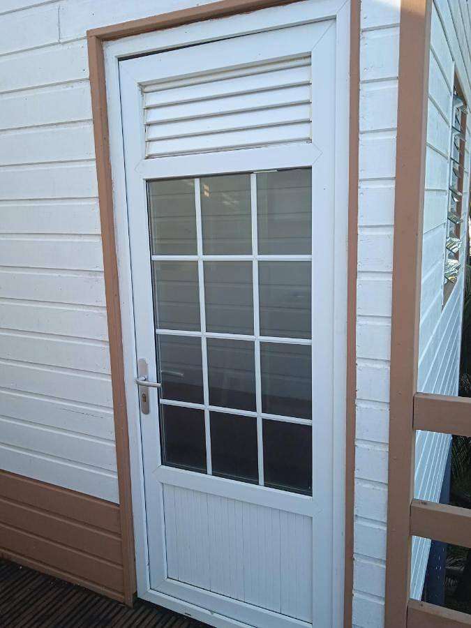 Gîte pour 2 personnes, avec terrasse et piscine à Saint-Esprit (homonymie) - 4