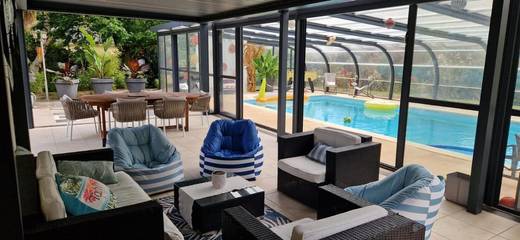 Cottage pour 8 personnes, avec jardin ainsi que jacuzzi et piscine à Locmaria-Grand-Champ