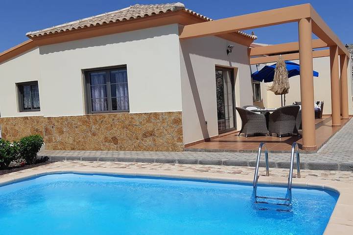 Villa für 4 Personen, mit Whirlpool und Terrasse sowie Garten in Costa Calma