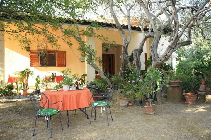 Ferienwohnung für 2 Personen, mit Terrasse und Garten sowie Ausblick
