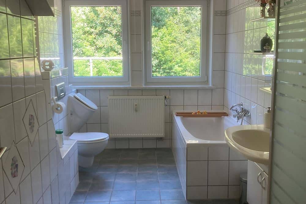 Ganze Wohnung, Immensee I Apartment with lake view surrounded by forest in Ronshausen, Hessisches Bergland