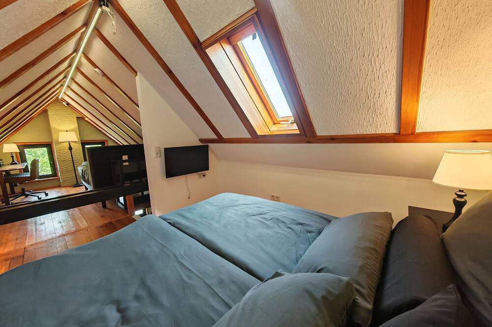 Ganze Wohnung, Grünes Loft: Dachterrasse, Aussicht, Ruhe, top Ausstattung, fußläufig Uni Bochum in Bochum, Ruhrgebiet