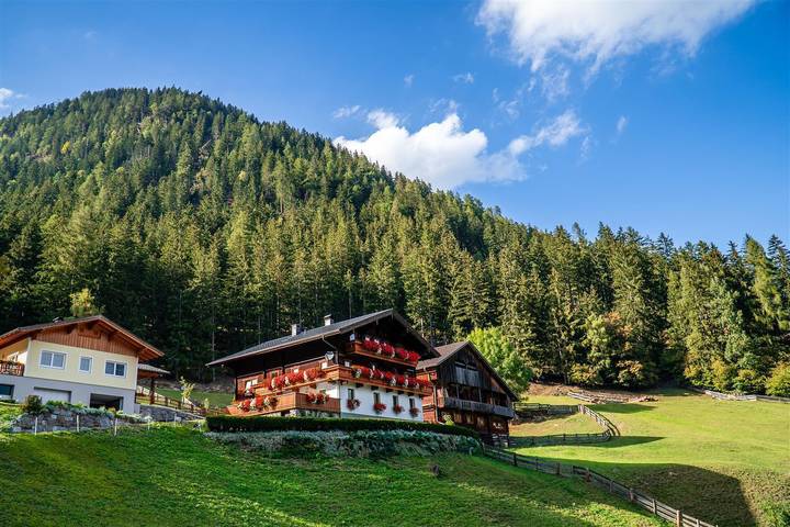 Ferienwohnung für 2 Personen, mit Balkon und Terrasse sowie Garten und Ausblick
