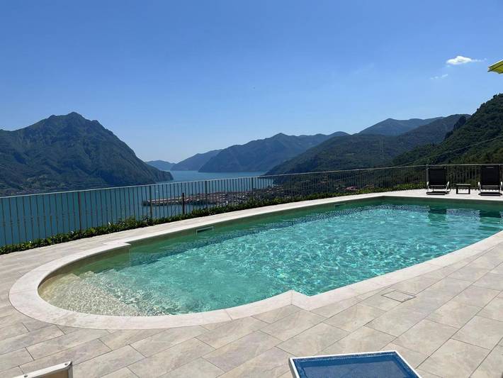 Appartamento per 8 persone, con Balcone e Terrazza nonché Giardino e Piscina a Lovere