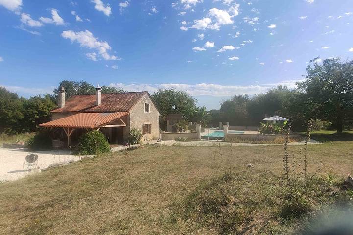 Location de vacances pour 12 personnes, avec piscine, animaux acceptés à Saint-Jory-las-Bloux