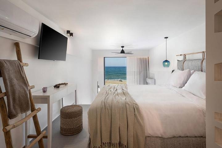 Apartahotel para 2 personas, con vistas además de piscina y jardín, Se admiten mascotas en Creta