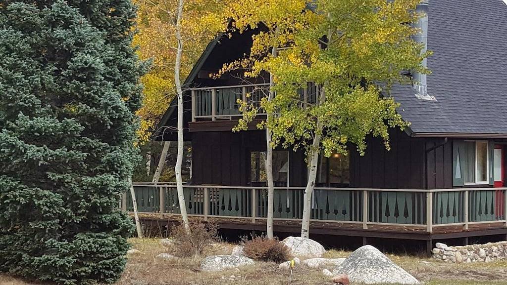 Hütte am Creek mit Blick auf die Berge! Winter oder Sommer, perfekt für Familienausflüge! in Chaffee County