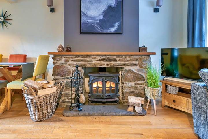Riverstone Cottage in Beddgelert, Snowdonia