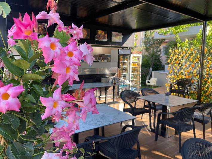 Gîte pour 6 personnes, avec balcon ainsi que vue et jardin dans Ksamil - 4